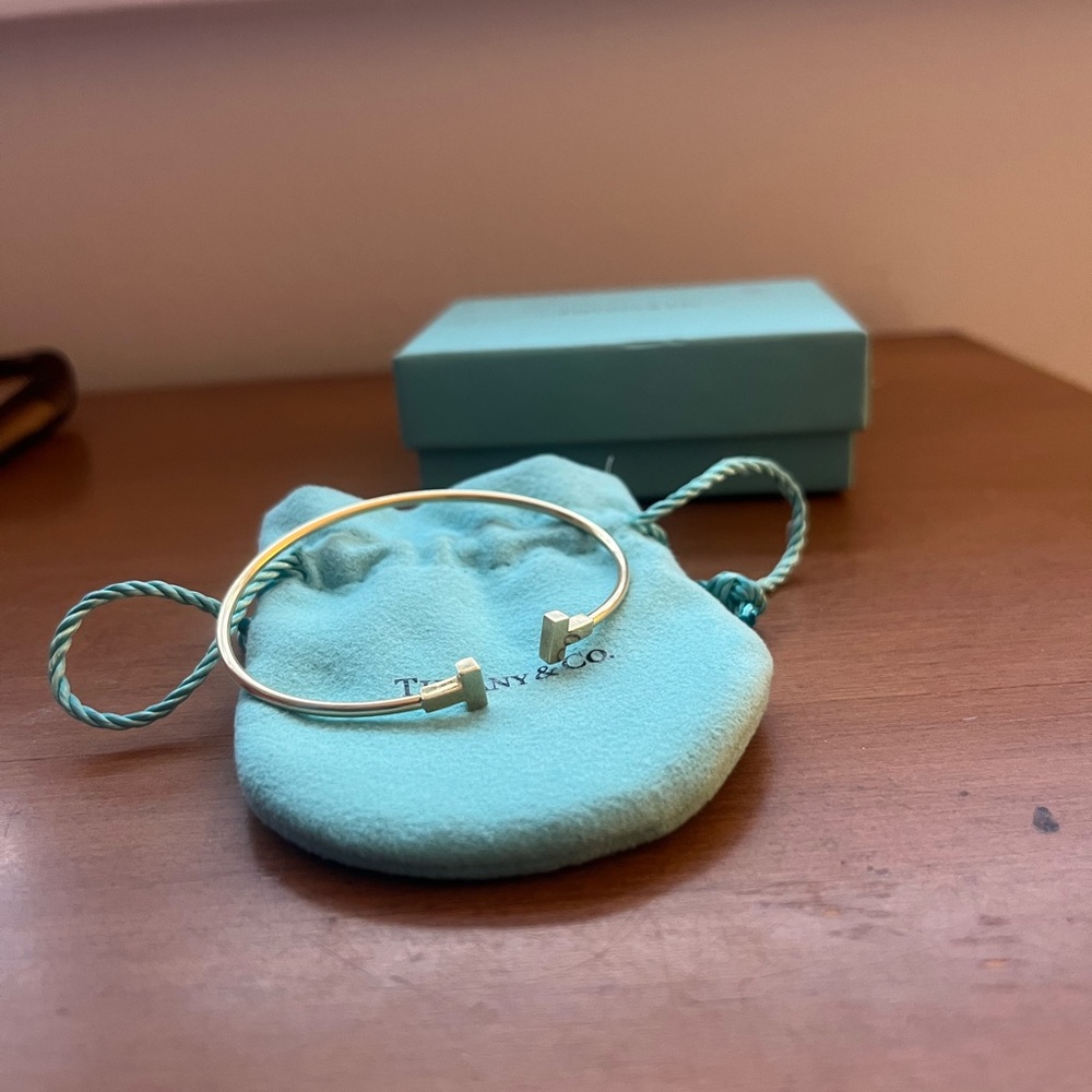 Tiffany & Co. 18k gold Narrow T Wire Bracelet